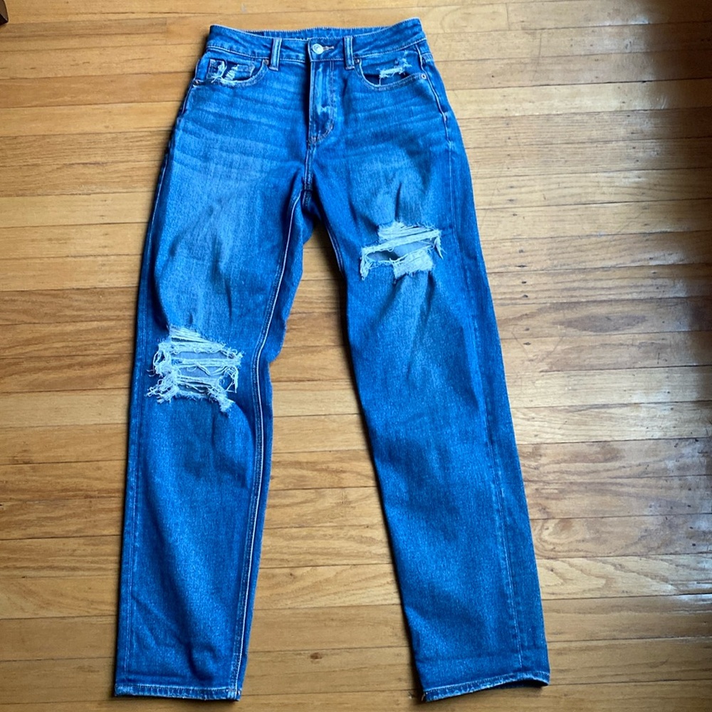 American Eagle Mom Straight Jean, size 2 Long.